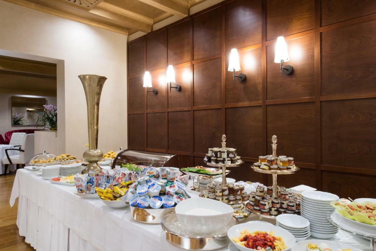 Hotel Rua Frati 48 In San Francesco Модена Экстерьер фото