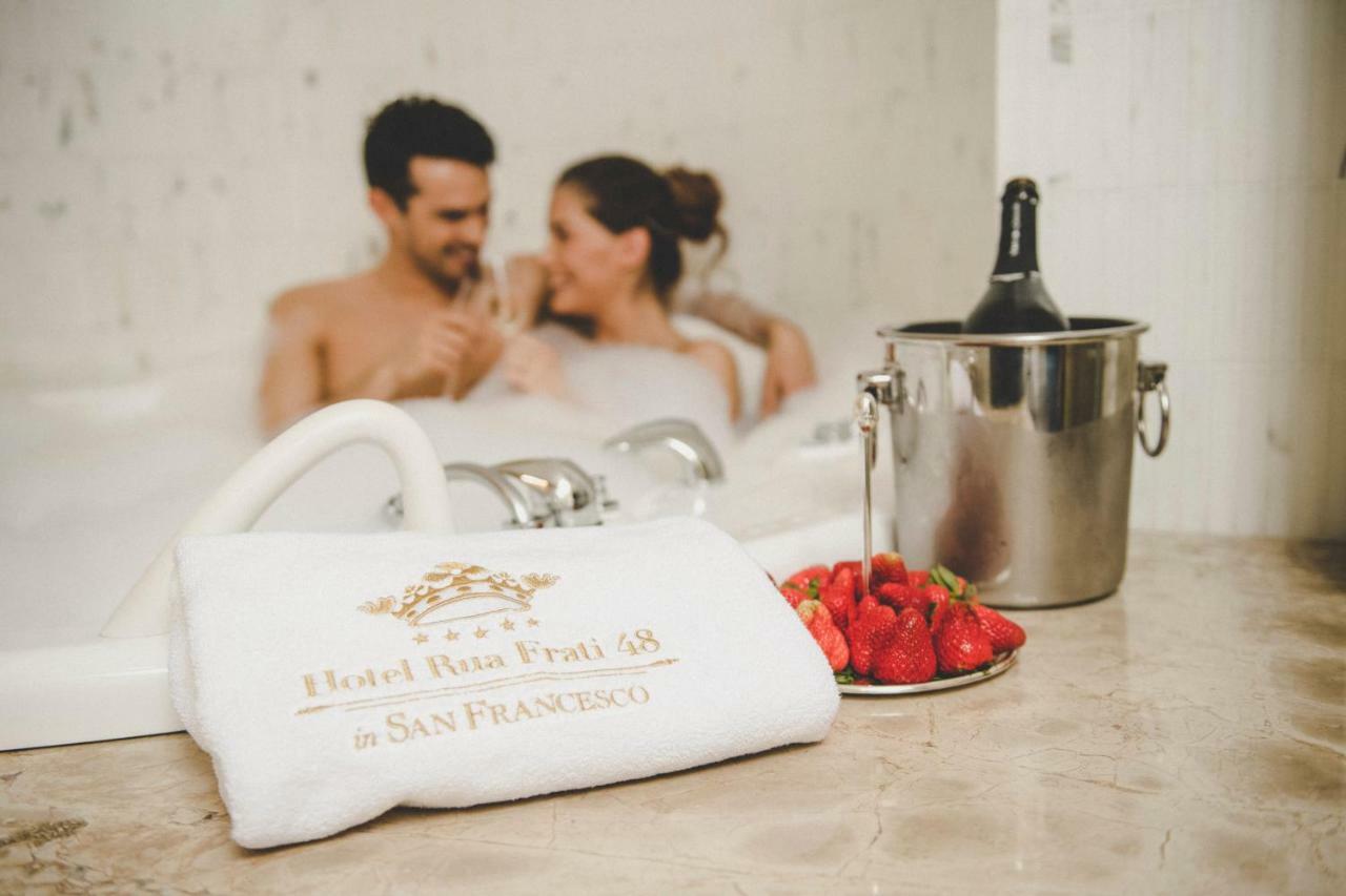 Hotel Rua Frati 48 In San Francesco Модена Экстерьер фото