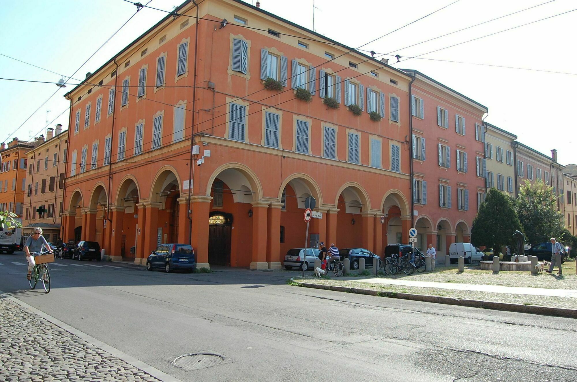 Hotel Rua Frati 48 In San Francesco Модена Экстерьер фото